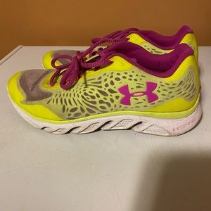 Womens size 9 under armour shoes
